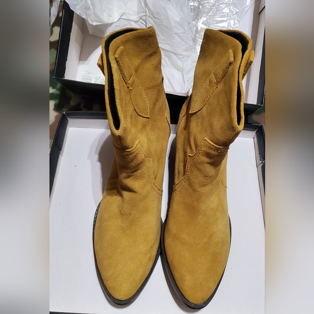 Mustard colored short suede leather boot SZ 12M